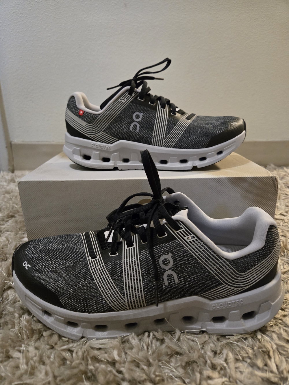 On Running Cloudgo – Black / Glacier